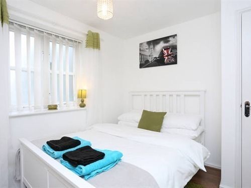 לונדון Quiet Riverside Apartment מראה חיצוני תמונה