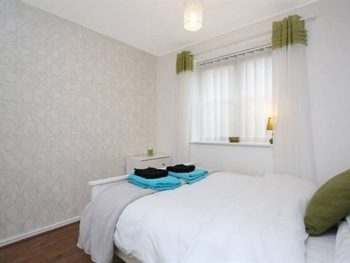 לונדון Quiet Riverside Apartment מראה חיצוני תמונה